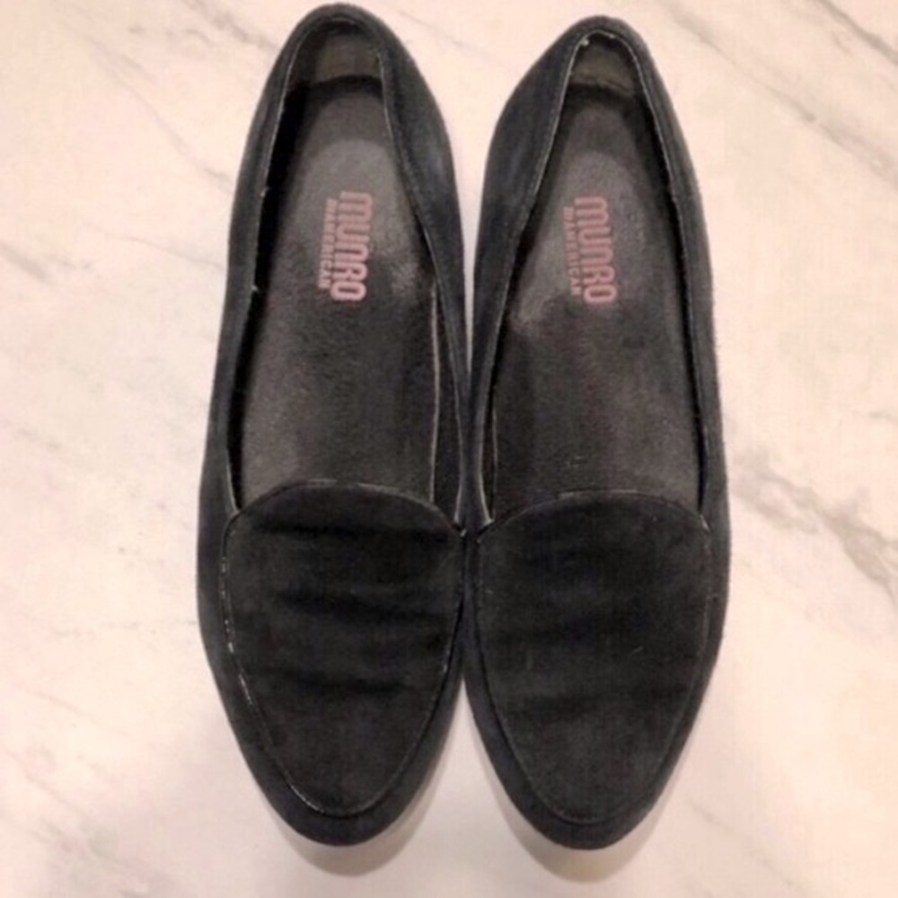 MUNRO Black Suede Leather Slip On Flats/Loafers  Size 7